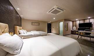 URBAN HOTEL & GOLF