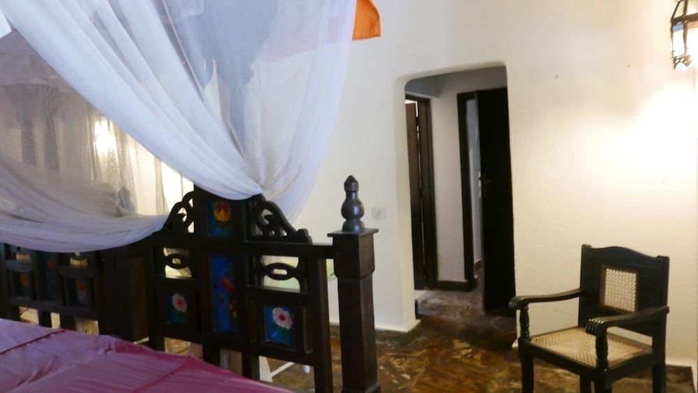 Maembe House