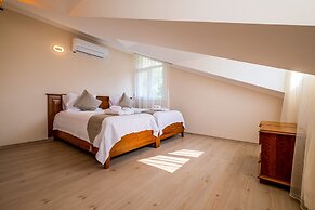 Lilly Villa 1