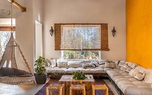 Mantur Jerusalem Mountains by Selina