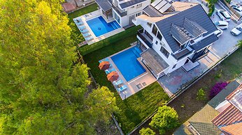 Lilly Villa 2