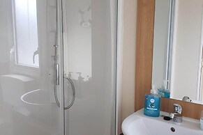Pool-garden-2br-parking-wifi-sleeps6