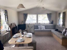 Pool-garden-2br-parking-wifi-sleeps6