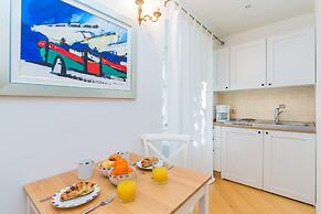 Steps Old Town Apartments by Irundo