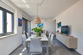 Irena Apartments