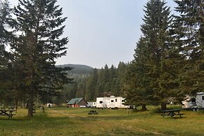 Helmcken Falls Lodge