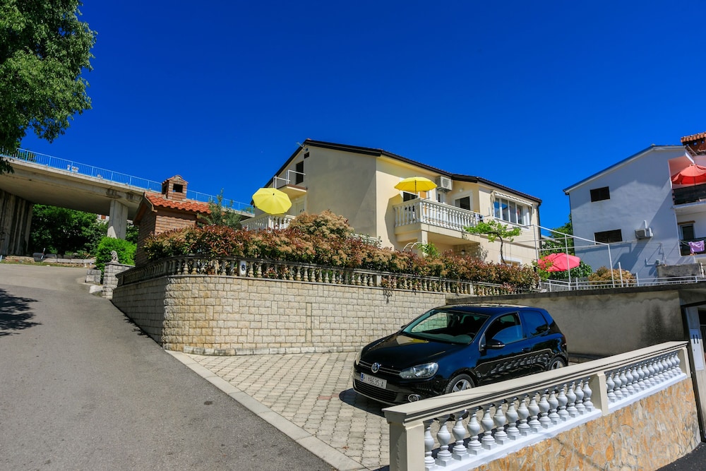 Apartments Bella