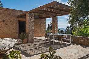 Villa Kalogra - Natural Habitat w. Views