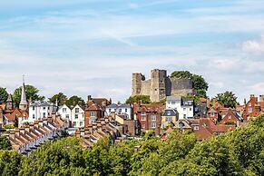 1 Bed Flat - Sleeps 2 - Pets - Garden - Parking