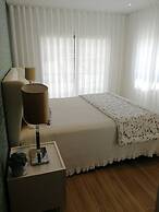 2 Bed Flat - Sleeps 6 - Pool - Parking - Wifi