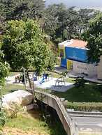 2 Bed Flat - Sleeps 6 - Pool - Parking - Wifi