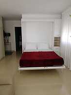 2 Bed Flat - Sleeps 6 - Pool - Parking - Wifi