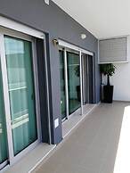 2 Bed Flat - Sleeps 6 - Pool - Parking - Wifi