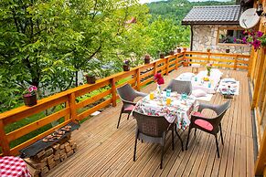 Immaculate 4-bed Cottage in Kolasin / Montenegro