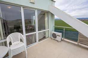 Sea View 1 Bed Apartment With Stunning Ocean Views