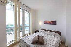 Sea View 1 Bed Apartment With Stunning Ocean Views