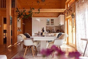 Lovely 4-bed Cottage in Kolasin