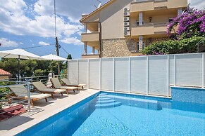 A3 90m2 apt W.shared Pool & Balcony,next to Beach
