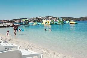 A3 90m2 apt W.shared Pool & Balcony,next to Beach