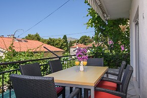 A3 90m2 apt W.shared Pool & Balcony,next to Beach