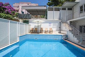 A3 90m2 apt W.shared Pool & Balcony,next to Beach