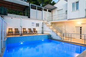 A2-apt w. Shared Pool & Balcony,next to the Beach