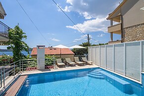 A1-apt w. Shared Pool & Balcony,next to the Beach