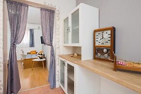 2 - Modern Apartment With Garden, 80m From Beach