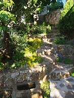2 - Modern Apartment With Garden, 80m From Beach