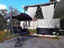 6 Bed Villa - Sleeps 15 - Pets - Pool - Jacuzzi