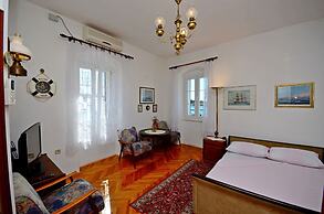 A2 - Cozy Apartment, Best Location in Supetar