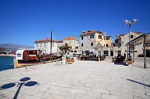 A2 - Cozy Apartment, Best Location in Supetar