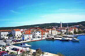 A1 - apt With Terrace, Best Location in Supetar