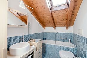 MyHomeInComo - Modern Luxury Attic