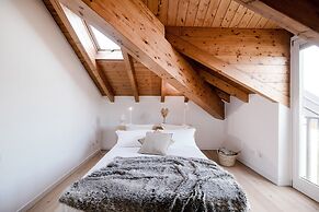 MyHomeInComo - Modern Luxury Attic