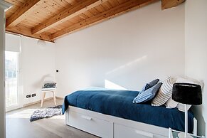 MyHomeInComo -  White Attic