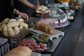 HOTEL APLO - BREAKFAST EXPERIENCE