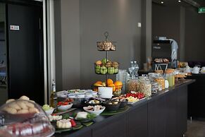 HOTEL APLO - BREAKFAST EXPERIENCE