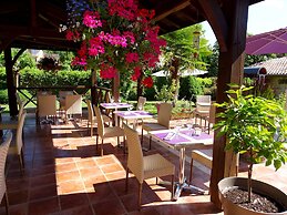 Logis Hôtel Restaurant Du Commerce