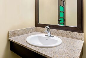 La Quinta Inn & Suites by Wyndham Oshawa