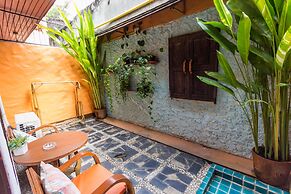Changmoi House (Little Village)