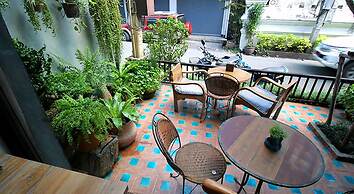 Changmoi House (Little Village)
