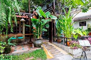 Changmoi House (Little Village)
