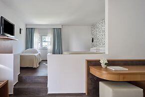 Hydra Beach Resort