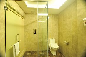 Hallmark Crown Hotel
