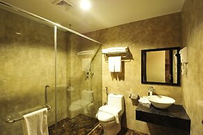 Hallmark Crown Hotel