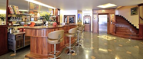 Golden House International Hotel