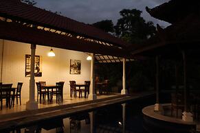 Sarinande Hotel