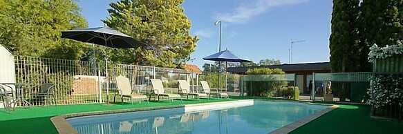 Nicholas Royal Motel
