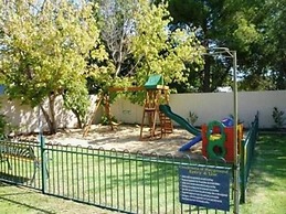 Nicholas Royal Motel